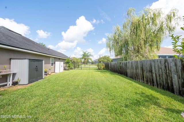 338 Deerfield Glen Dr, Saint Augustine, FL 32086 - fenced backyard featuring a storage shed