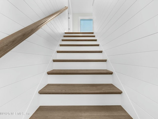 32 Awlleaf Ct, Saint Augustine, FL 32095 - stairway with wooden walls