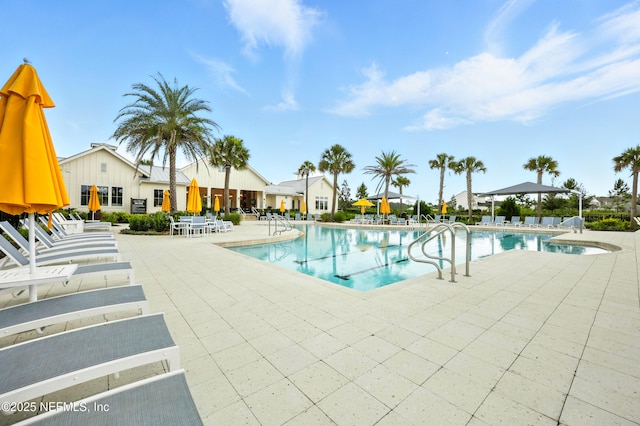 24 Tradesman Ln, Saint Johns, FL 32259 - community pool with a patio