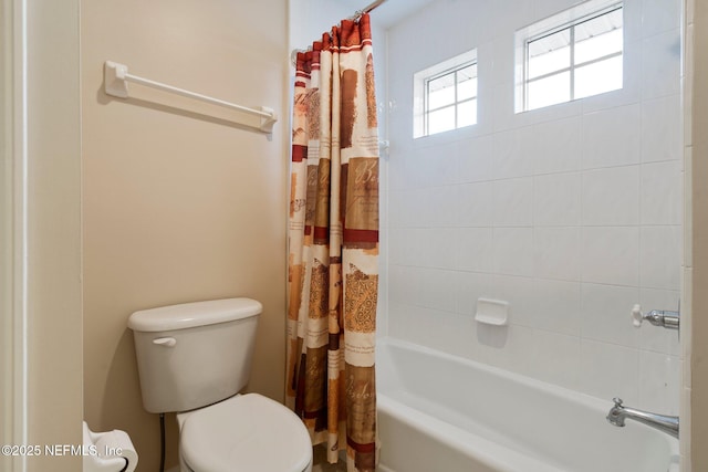 2025 Castle Point Ct, Fleming Island, FL 32003 - full bath featuring shower / bath combo with shower curtain and toilet