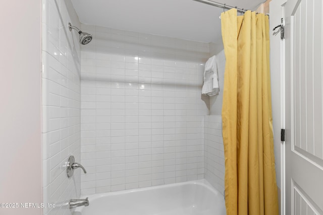 945 Registry Blvd Unit 312, Saint Augustine, FL 32092 - bathroom with shower / tub combo with curtain