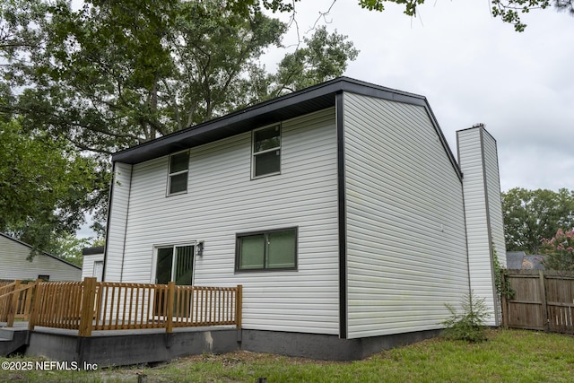 8305 Coralberry Ln, Jacksonville, FL 32244 - back of property featuring a deck
