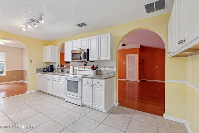 2472 Moon Harbor Way, Middleburg, FL 32068