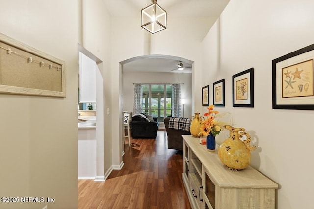 96220 Ridgewood Cir, Fernandina Beach, FL 32034 - corridor featuring arched walkways, wood finished floors, and a towering ceiling