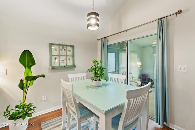 96220 Ridgewood Cir, Fernandina Beach, FL 32034 - dining space featuring wood finished floors and vaulted ceiling