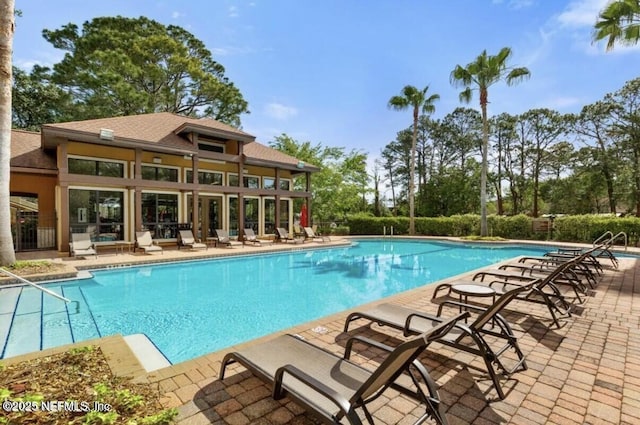 736 Tidewater Ct, Ponte Vedra Beach, FL 32082 - community pool with a patio