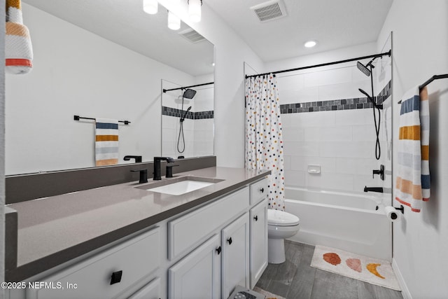 816 Blind Oak Way, Middleburg, FL 32068 - bathroom with vanity, shower / bath combo with shower curtain, and wood finished floors