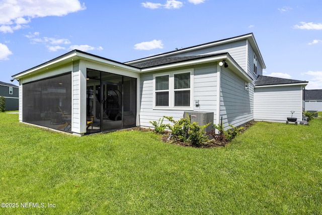 816 Blind Oak Way, Middleburg, FL 32068 - rear view of house featuring a sunroom, a yard, and a shingled roof