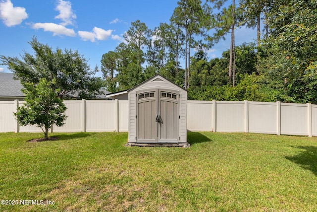 94032 Woodbrier Cir, Fernandina Beach, FL 32034 - fenced backyard with a storage shed