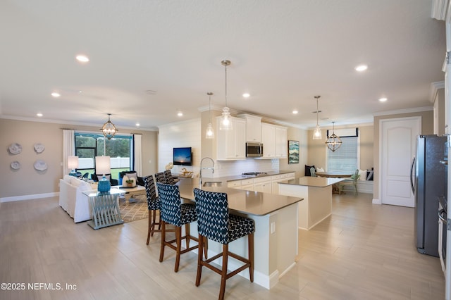 364 Higgins Loop, Saint Augustine, FL 32092 - kitchen featuring appliances with stainless steel finishes, a chandelier, recessed lighting, a center island, and crown molding