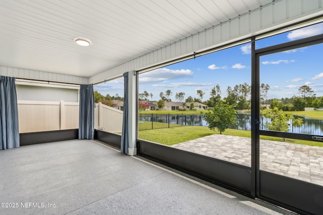 83687 Nether St, Fernandina Beach, FL 32034 - unfurnished sunroom featuring a water view
