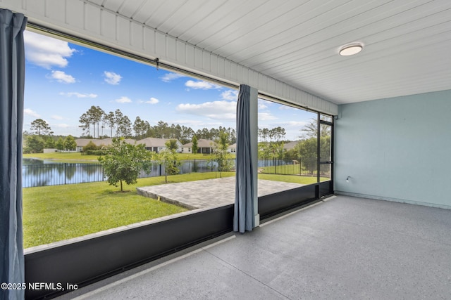 83687 Nether St, Fernandina Beach, FL 32034 - unfurnished sunroom with a water view