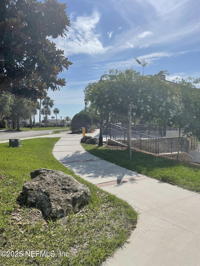 724 N Pine Ave, Green Cove Springs, FL 32043 - view of property's community