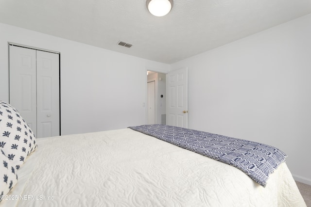 175 Evergreen Ln, Middleburg, FL 32068 - carpeted bedroom featuring a closet