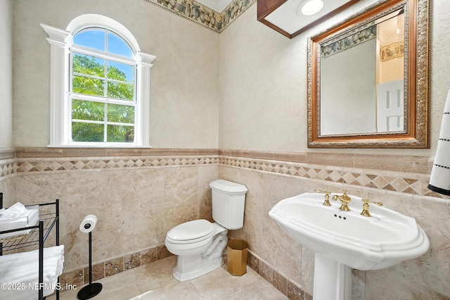 24237 Marsh Landing Pkwy, Ponte Vedra Beach, FL 32082 - bathroom featuring healthy amount of natural light, wainscoting, and tile walls
