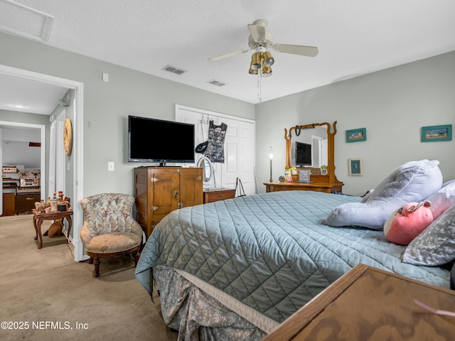 335 Sunrise Cir, Neptune Beach, FL 32266 - bedroom with light carpet, a closet, a ceiling fan, and a textured ceiling
