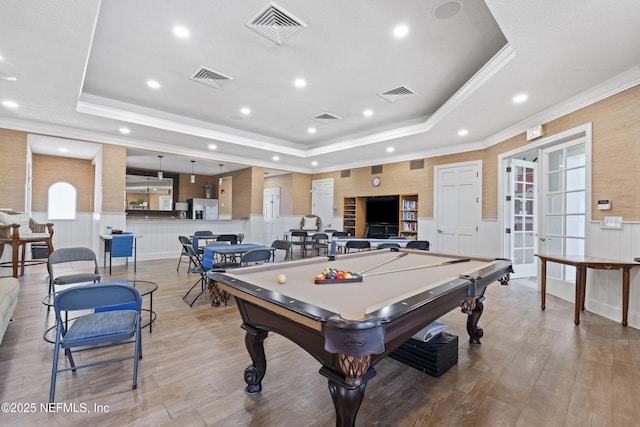 4000 Grande Vista Blvd Unit 15-106, Saint Augustine, FL 32084 - recreation room with a tray ceiling, light wood-style floors, recessed lighting, crown molding, and wainscoting