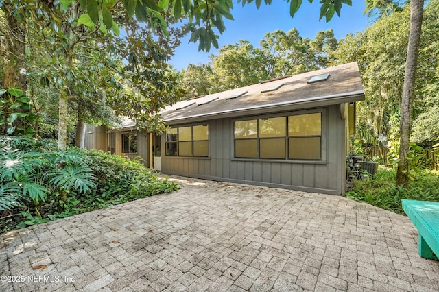 1918 Oak Cir, Atlantic Beach, FL 32233 - view of front of property featuring a patio area