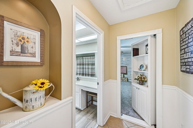 1400 Gibralter Ln, Fleming Island, FL 32003 - hall with a wainscoted wall