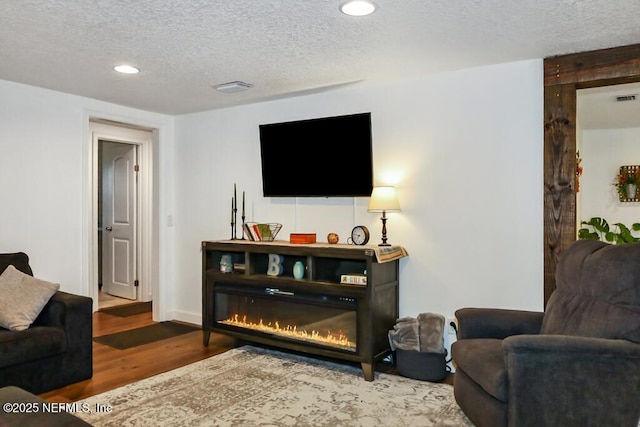 8360 Mudlake Rd, Macclenny, FL 32063 - living area featuring a textured ceiling, wood finished floors, and recessed lighting