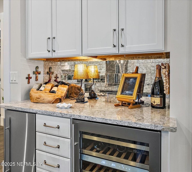 1639 Maritime Oak Dr, Atlantic Beach, FL 32233 - bar with beverage cooler, freestanding refrigerator, and backsplash