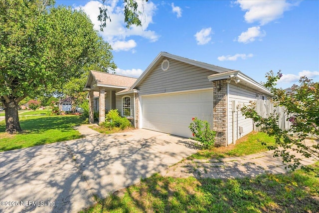 9125 Camshire Dr, Jacksonville, FL 32244 - photo 1