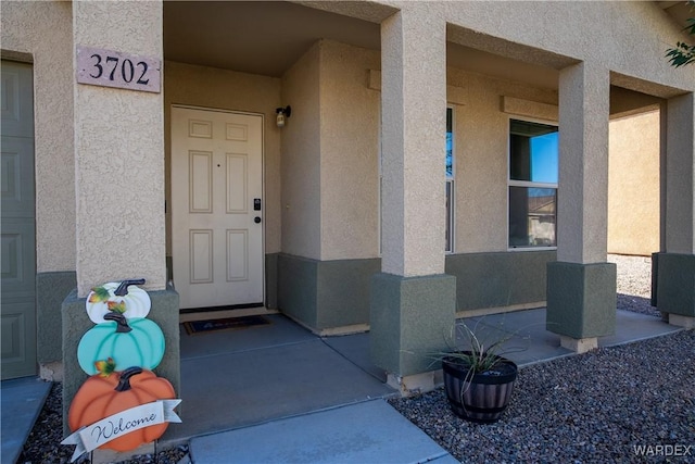 property entrance featuring stucco siding