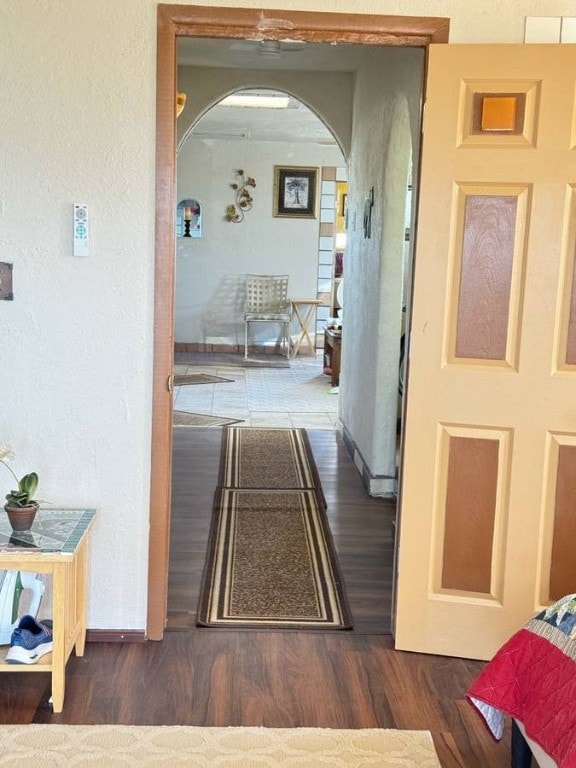 18000 Laurel Rd, Dolan Springs, AZ 86441 - corridor featuring arched walkways, wood finished floors, and a textured wall