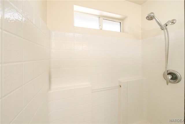 3144 N Prescott St, Kingman, AZ 86401 - bathroom with tiled shower