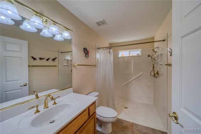 full bath featuring visible vents, a textured wall, a shower with shower curtain, toilet, and vanity