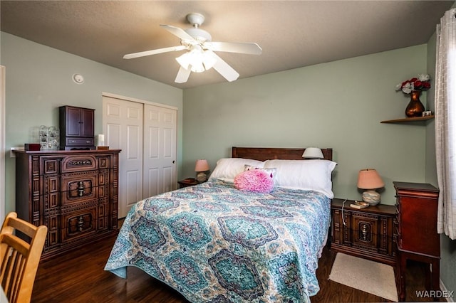 bedroom featuring ceiling fan, dark wood-type flooring, and a closet