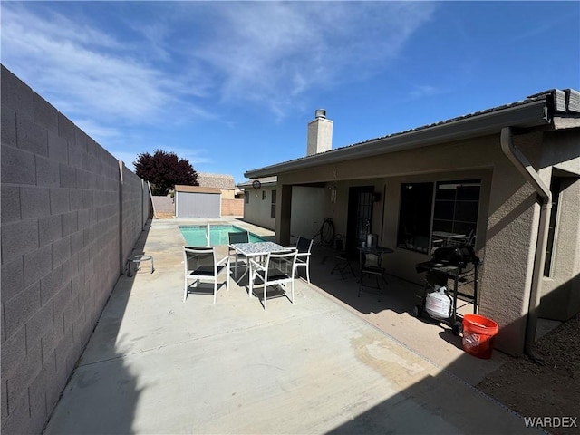 2121 Dale Evans Way, Kingman, AZ 86409 - fenced backyard featuring a patio area