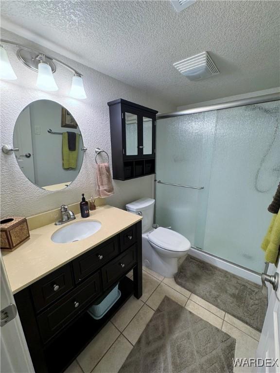 full bath featuring visible vents, a textured wall, a stall shower, a textured ceiling, and tile patterned flooring