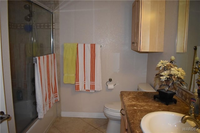 full bathroom featuring toilet, combined bath / shower with glass door, vanity, baseboards, and tile patterned floors