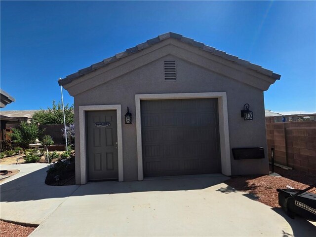 4132 Monte Silvano Ct, Kingman, AZ 86401 - garage with driveway