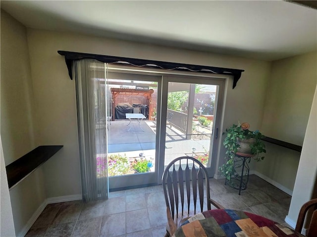 4132 Monte Silvano Ct, Kingman, AZ 86401 - dining room featuring baseboards