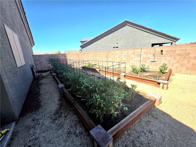 4132 Monte Silvano Ct, Kingman, AZ 86401 - view of yard with a garden