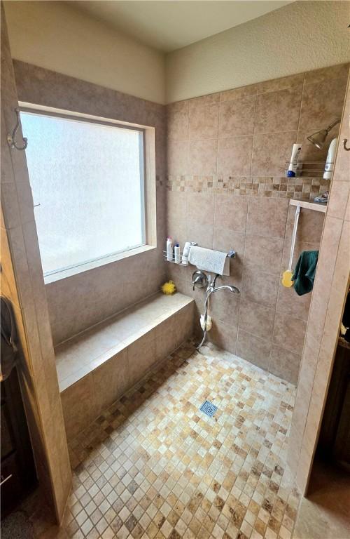 4132 Monte Silvano Ct, Kingman, AZ 86401 - full bath with a tile shower