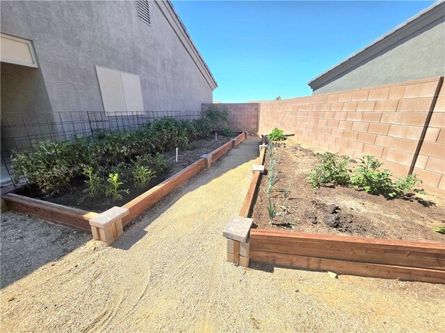 4132 Monte Silvano Ct, Kingman, AZ 86401 - view of yard with a vegetable garden