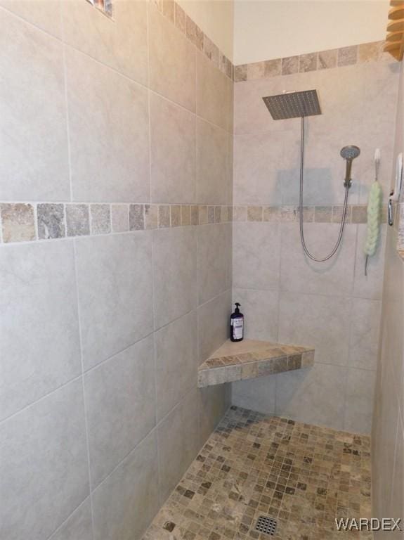 bathroom featuring a tile shower