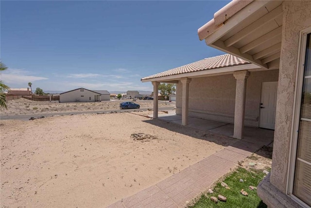 1925 E Ln Entrada Pl, Fort Mohave, AZ 86426 - view of yard featuring a patio area