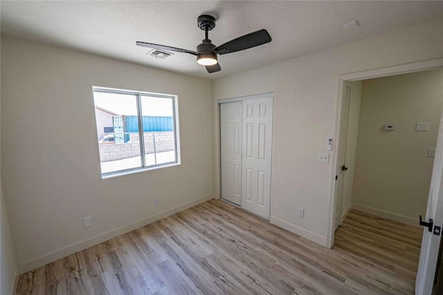 1925 E Ln Entrada Pl, Fort Mohave, AZ 86426 - unfurnished bedroom featuring light wood-style flooring, a closet, and a ceiling fan