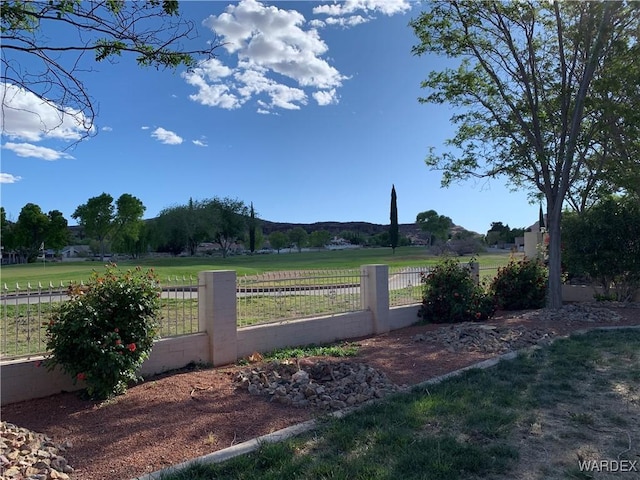 875 Country Club Dr, Kingman, AZ 86401 - view of yard with fence