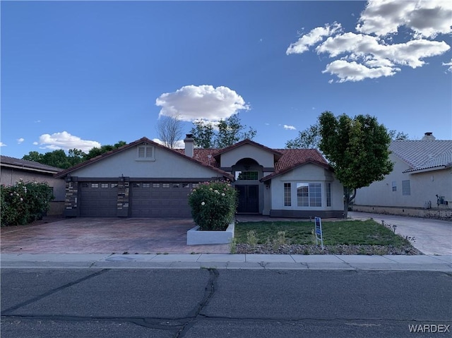 875 Country Club Dr, Kingman, AZ 86401 - view of front of home featuring an attached garage, stucco siding, and concrete driveway