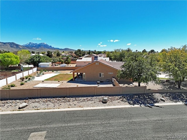 view of front of property featuring fence and a mountain view