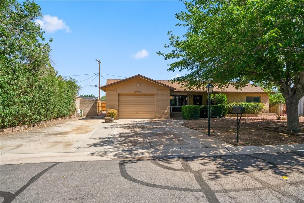 1725 Pacific Ave, Kingman, AZ 86401 - photo 1