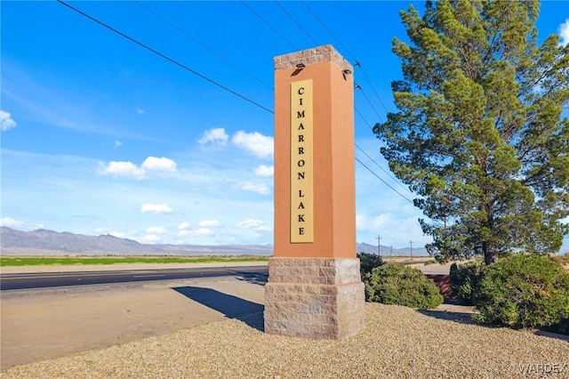 exterior details with a mountain view