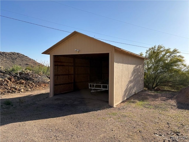view of outdoor structure featuring an outdoor structure