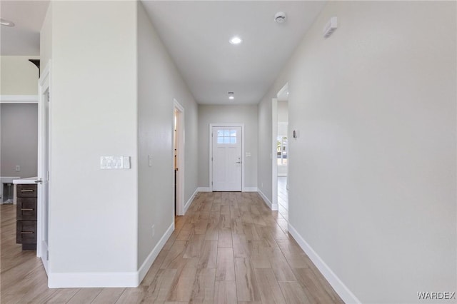 interior space with light wood-style flooring, baseboards, and recessed lighting