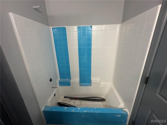 full bathroom with washtub / shower combination